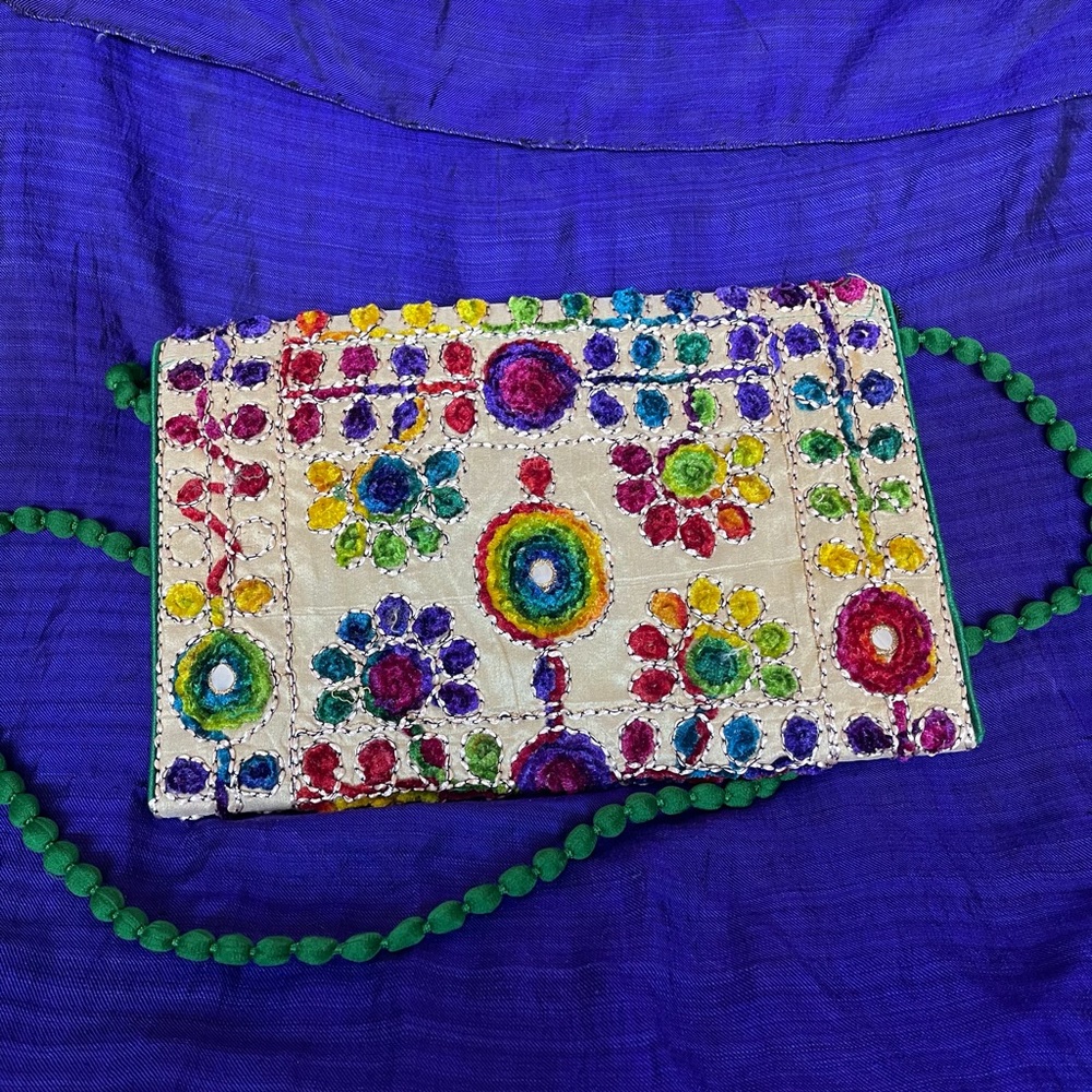 Stylist Colorful Handmade Embroidery Crossbody Bag - Picture 3 of 6